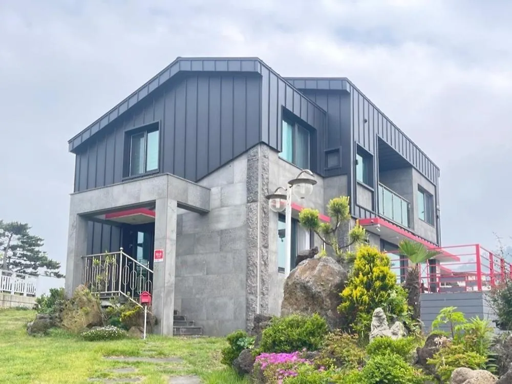 Jeju Gamsung De Aewol Pension