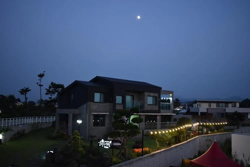 Guest house Jeju Gamsung De Aewol Pension